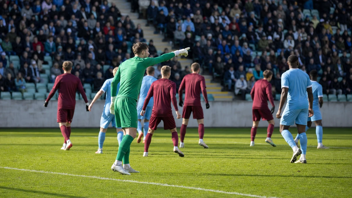 Spelmoment från en fotbollsmatch i Allsvenskan.